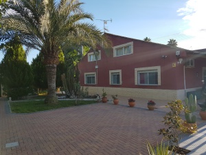 CHALET CON PARCELA DE 1.200m2